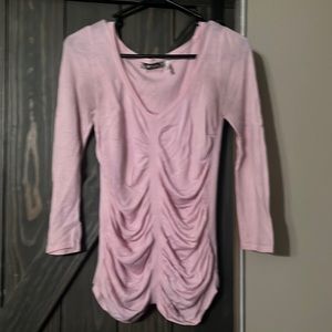 Cute Guess sweater. Scrunched front 🥰